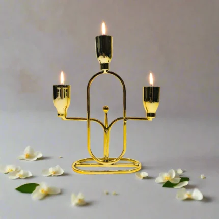 shiny-gold-candle-stand
